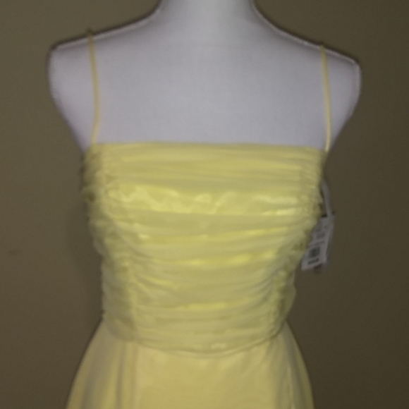 Yellow chiffon prom dress, size 7 - Picture 2 of 5
